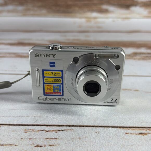 Sony Cyber-shot DSC-W70 7.2MP Digital Camera For Parts/Repair No Battery/Charger - Picture 1 of 6
